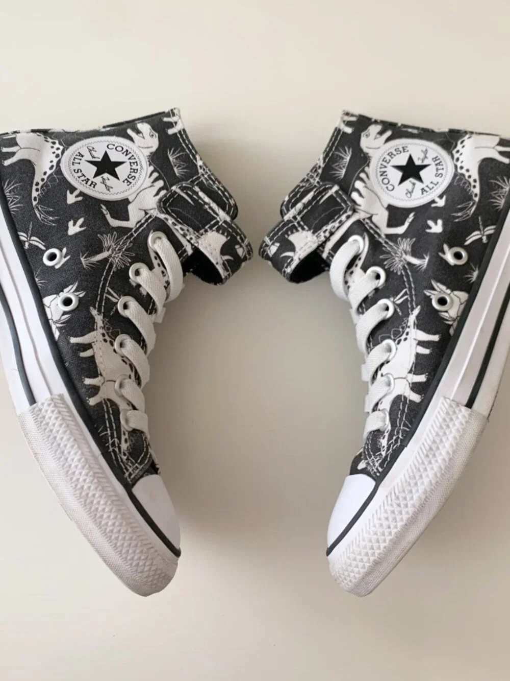 Converse Dinoverse Easy On Hightop Sneakers • Youth Size 2